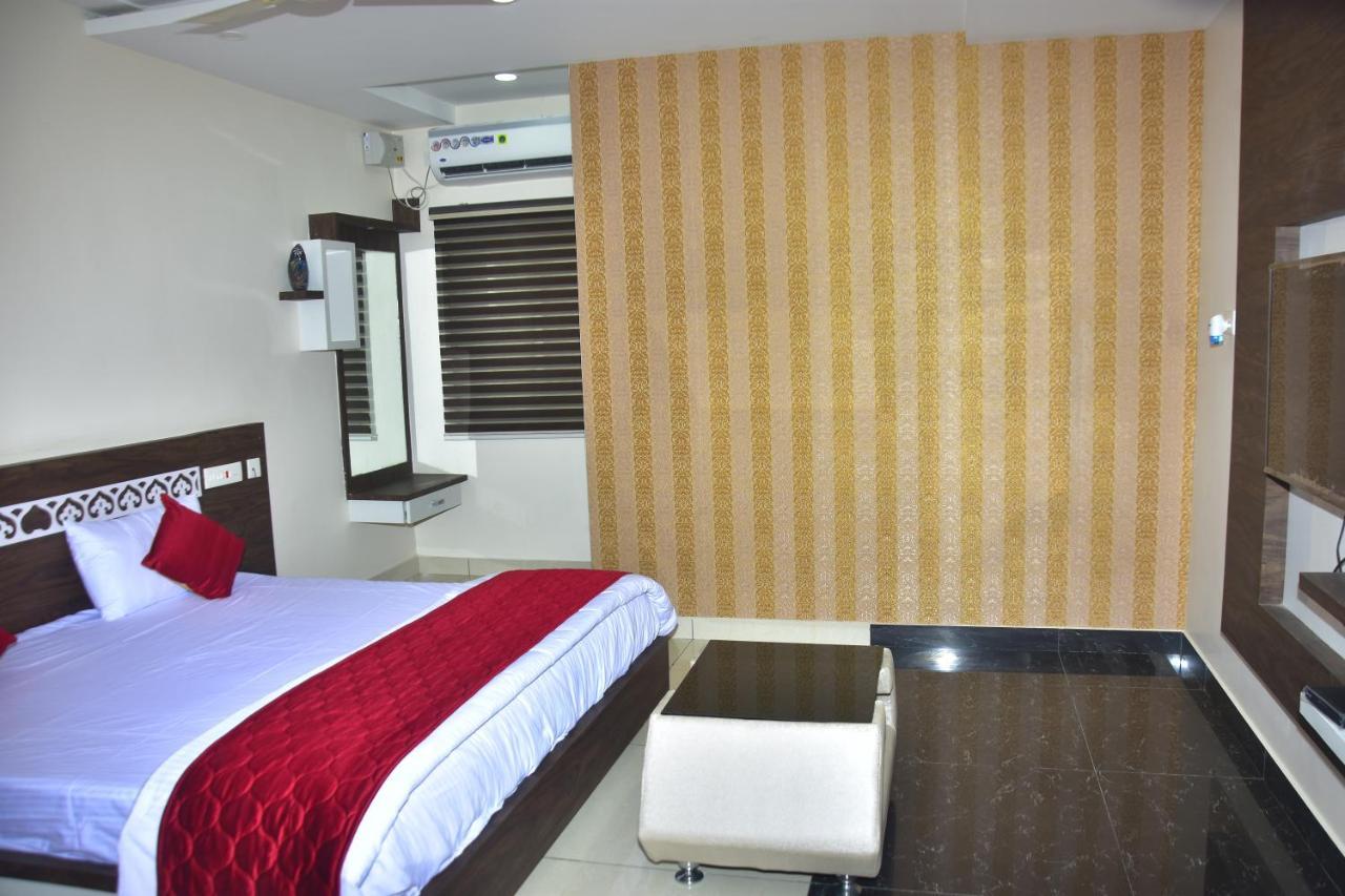 Pagadala Grand Residency Hotell Bāpatla Exteriör bild