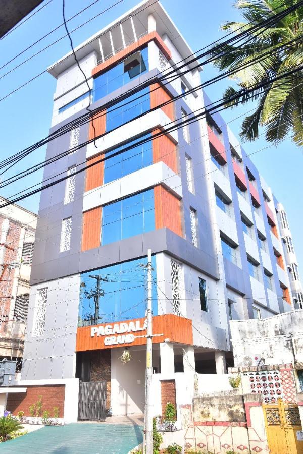 Pagadala Grand Residency Hotell Bāpatla Exteriör bild